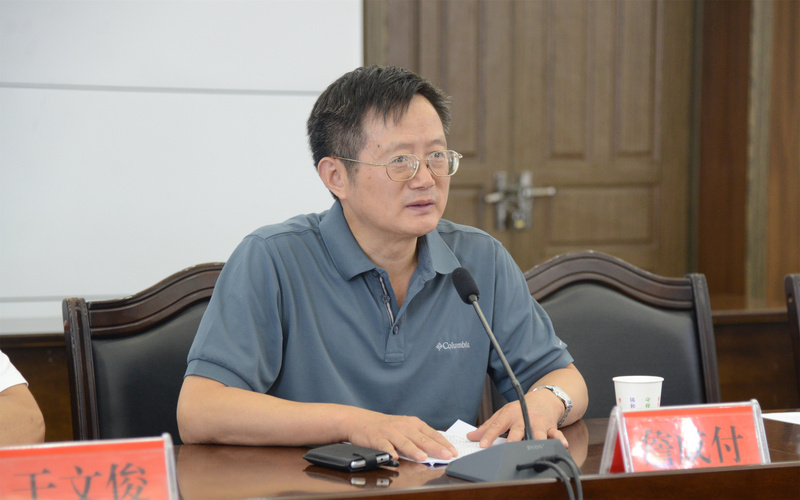 6民政部党组成员、社会组织管理局局长詹成付在在座谈会上讲话 6民政部党组成员、社会组织管理局局长詹成付在在座谈会上讲话